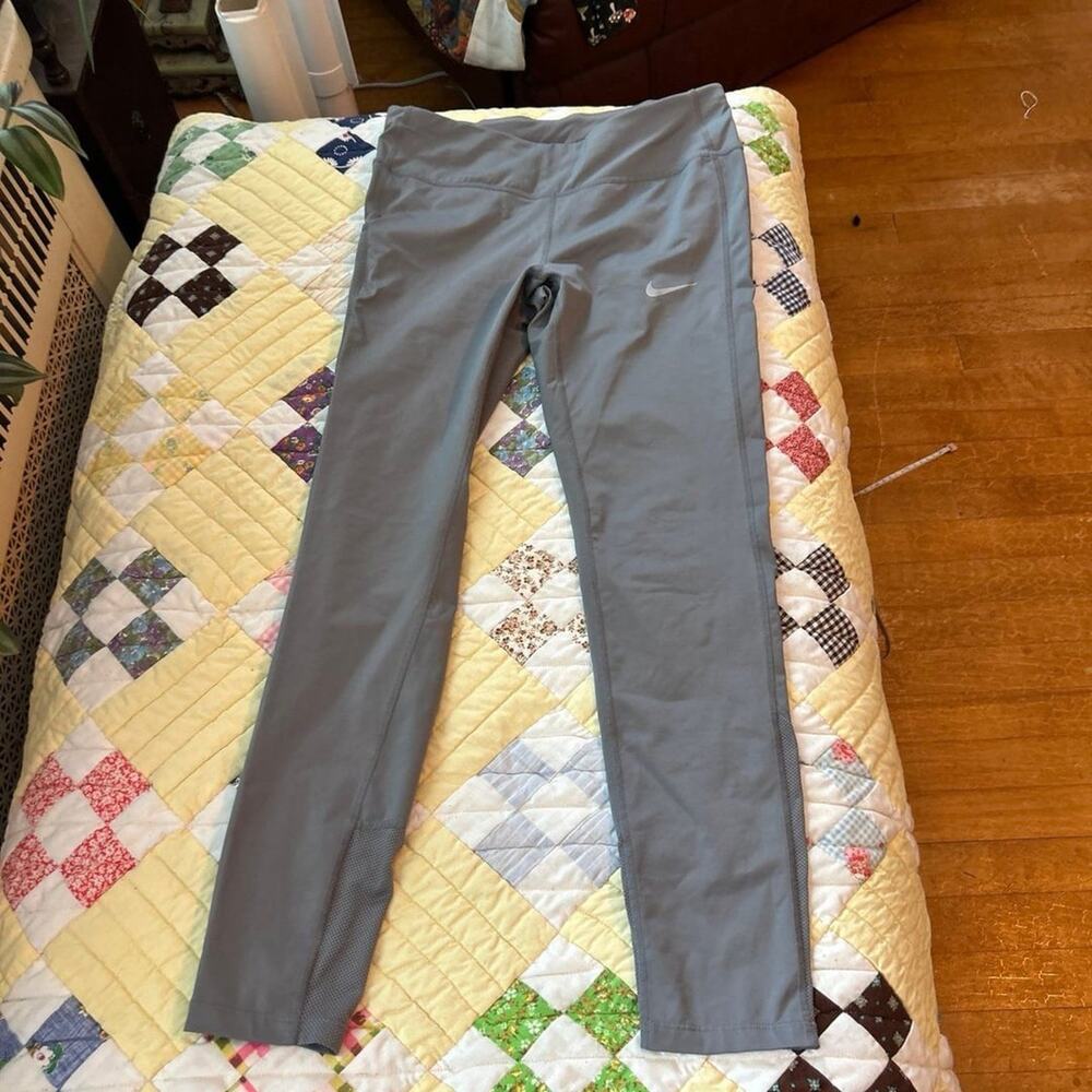 Nike leggings size medium